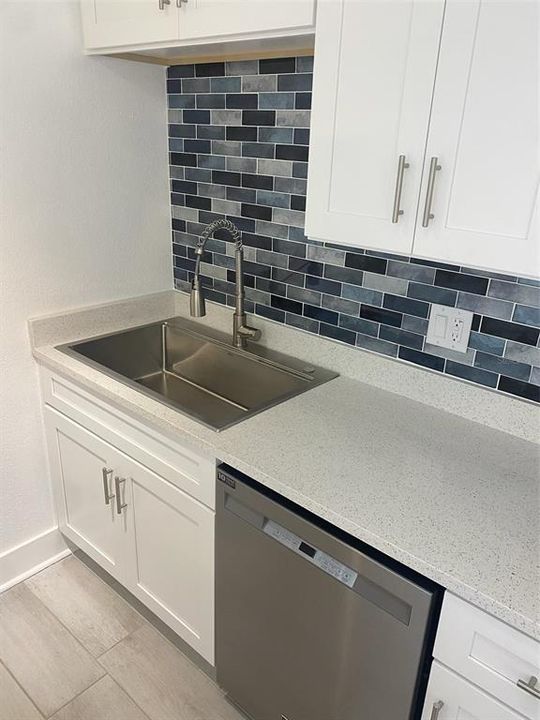 待售: $269,900 (1 贝兹, 1 浴室, 590 平方英尺)