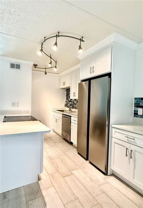 待售: $269,900 (1 贝兹, 1 浴室, 590 平方英尺)