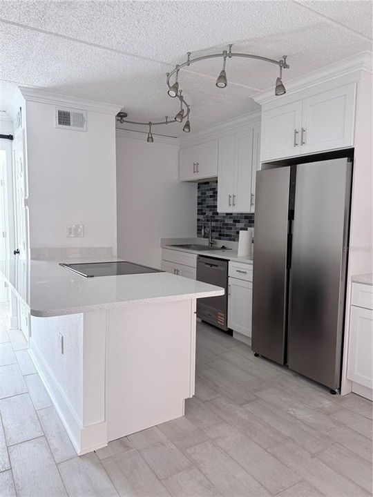 待售: $269,900 (1 贝兹, 1 浴室, 590 平方英尺)