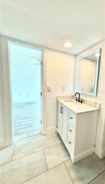 待售: $269,900 (1 贝兹, 1 浴室, 590 平方英尺)