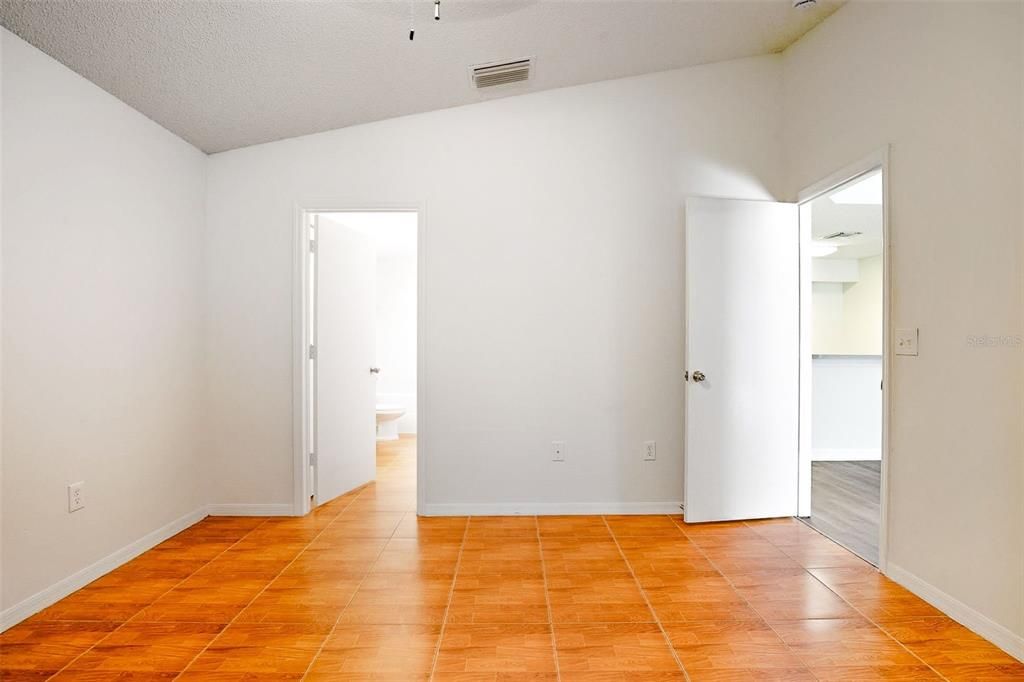 For Sale: $289,900 (3 beds, 2 baths, 1465 Square Feet)