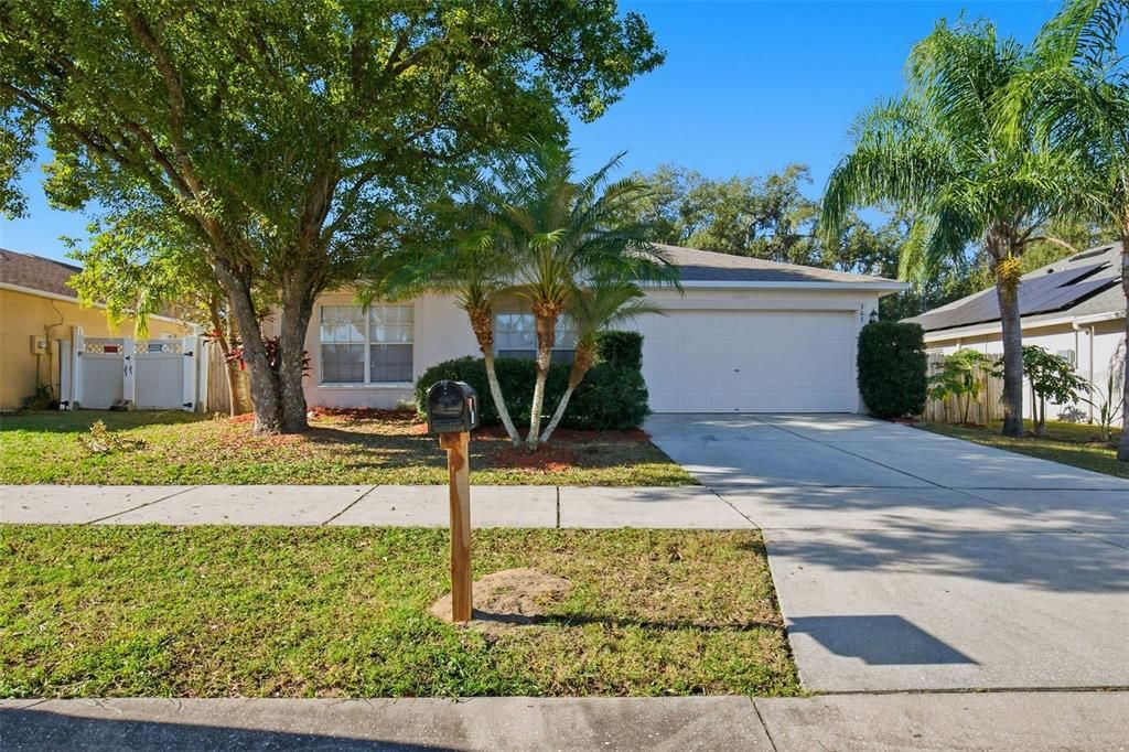 For Sale: $289,900 (3 beds, 2 baths, 1465 Square Feet)