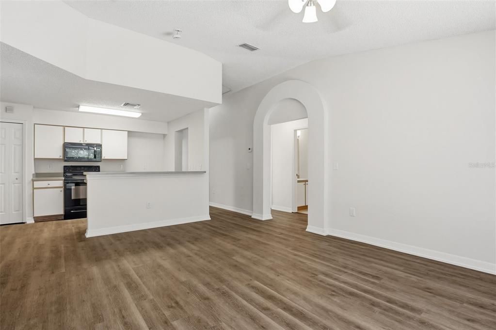 For Sale: $289,900 (3 beds, 2 baths, 1465 Square Feet)