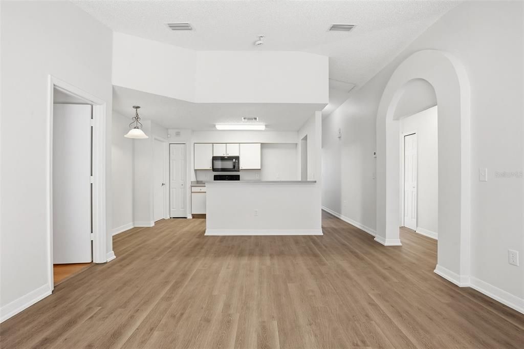 For Sale: $289,900 (3 beds, 2 baths, 1465 Square Feet)