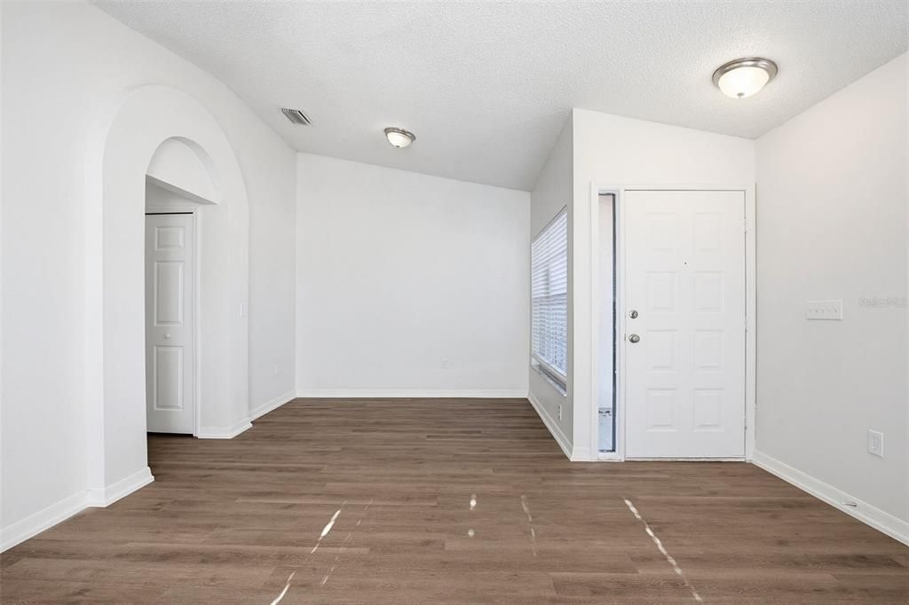 For Sale: $289,900 (3 beds, 2 baths, 1465 Square Feet)