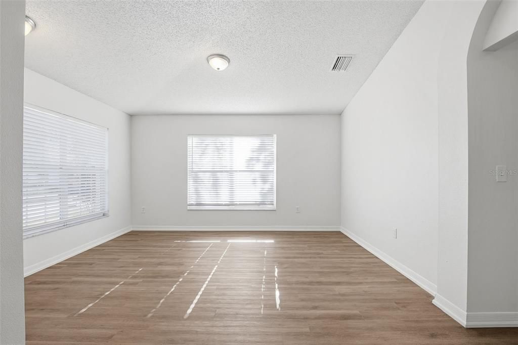 For Sale: $289,900 (3 beds, 2 baths, 1465 Square Feet)