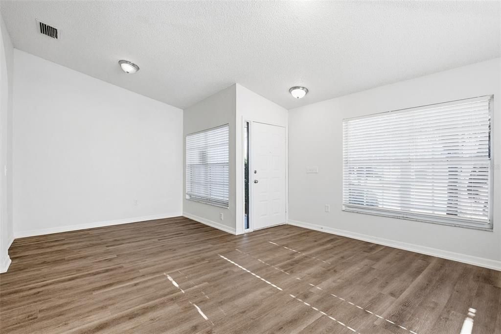 For Sale: $289,900 (3 beds, 2 baths, 1465 Square Feet)