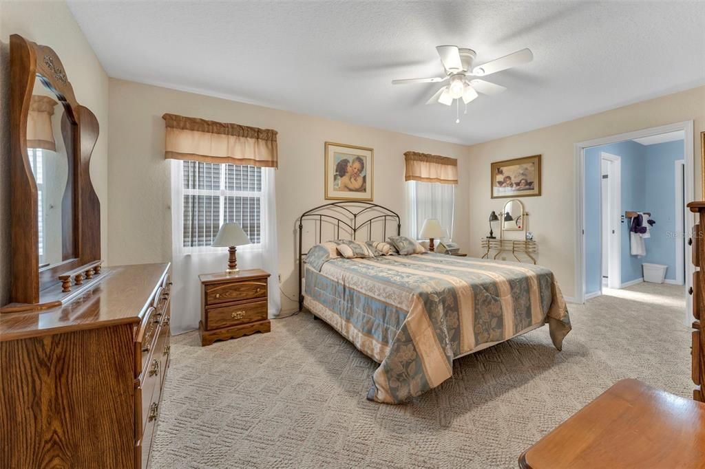 待售: $254,900 (2 贝兹, 2 浴室, 1719 平方英尺)