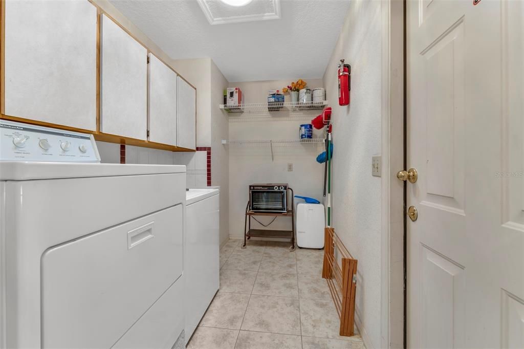 待售: $254,900 (2 贝兹, 2 浴室, 1719 平方英尺)