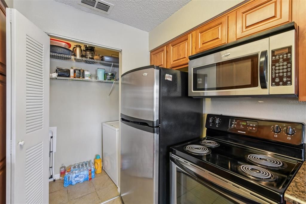 For Sale: $160,000 (2 beds, 2 baths, 934 Square Feet)