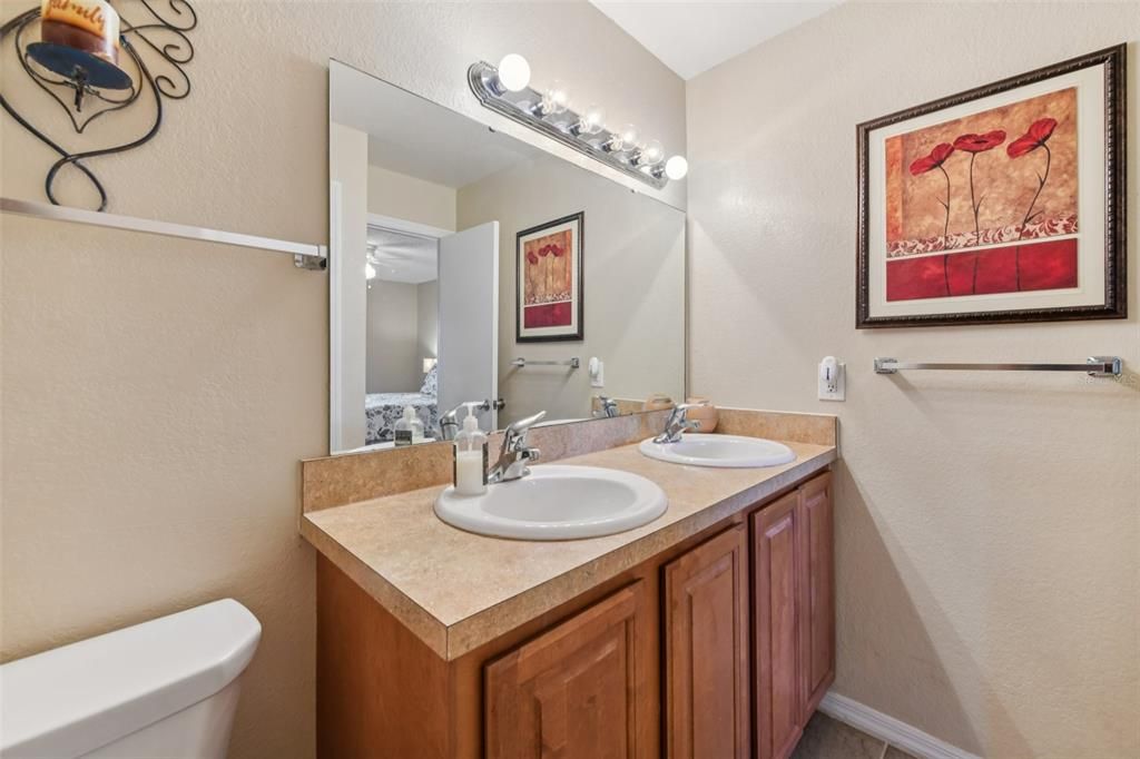 For Sale: $160,000 (2 beds, 2 baths, 934 Square Feet)