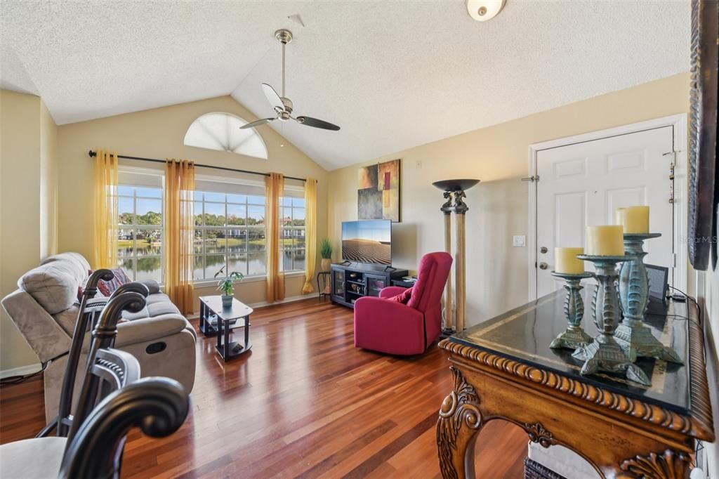 For Sale: $160,000 (2 beds, 2 baths, 934 Square Feet)