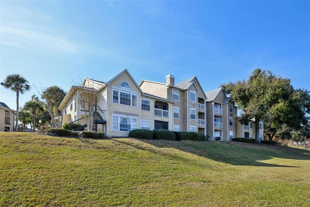 For Sale: $160,000 (2 beds, 2 baths, 934 Square Feet)