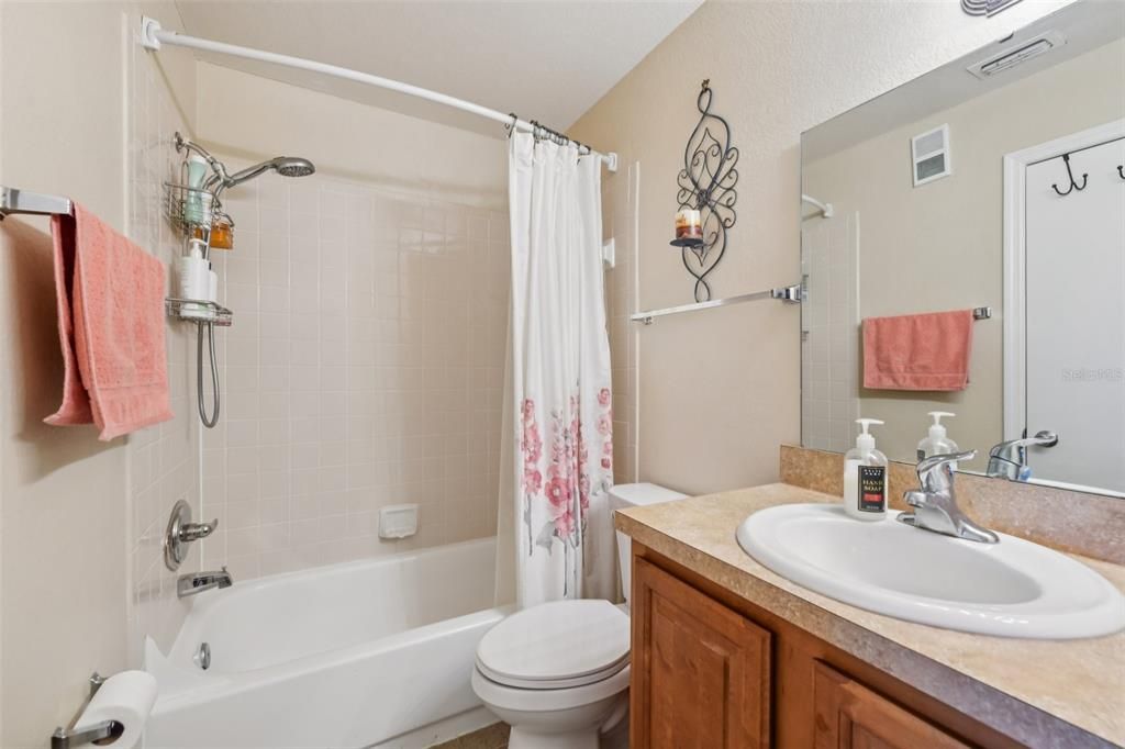 For Sale: $160,000 (2 beds, 2 baths, 934 Square Feet)