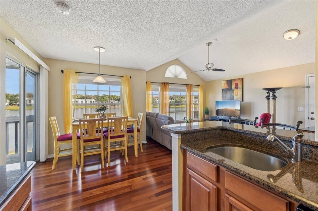 For Sale: $160,000 (2 beds, 2 baths, 934 Square Feet)