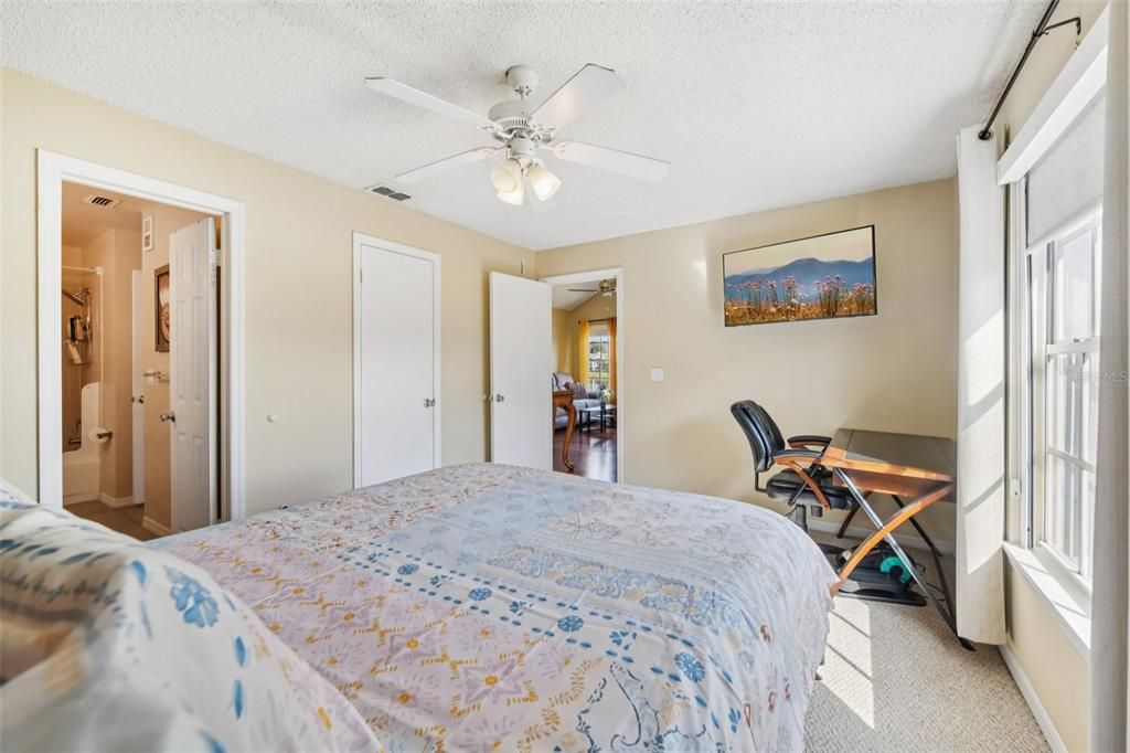 For Sale: $160,000 (2 beds, 2 baths, 934 Square Feet)