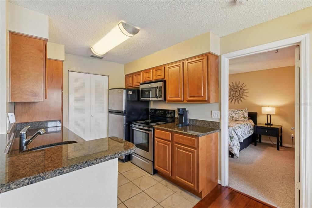 For Sale: $160,000 (2 beds, 2 baths, 934 Square Feet)