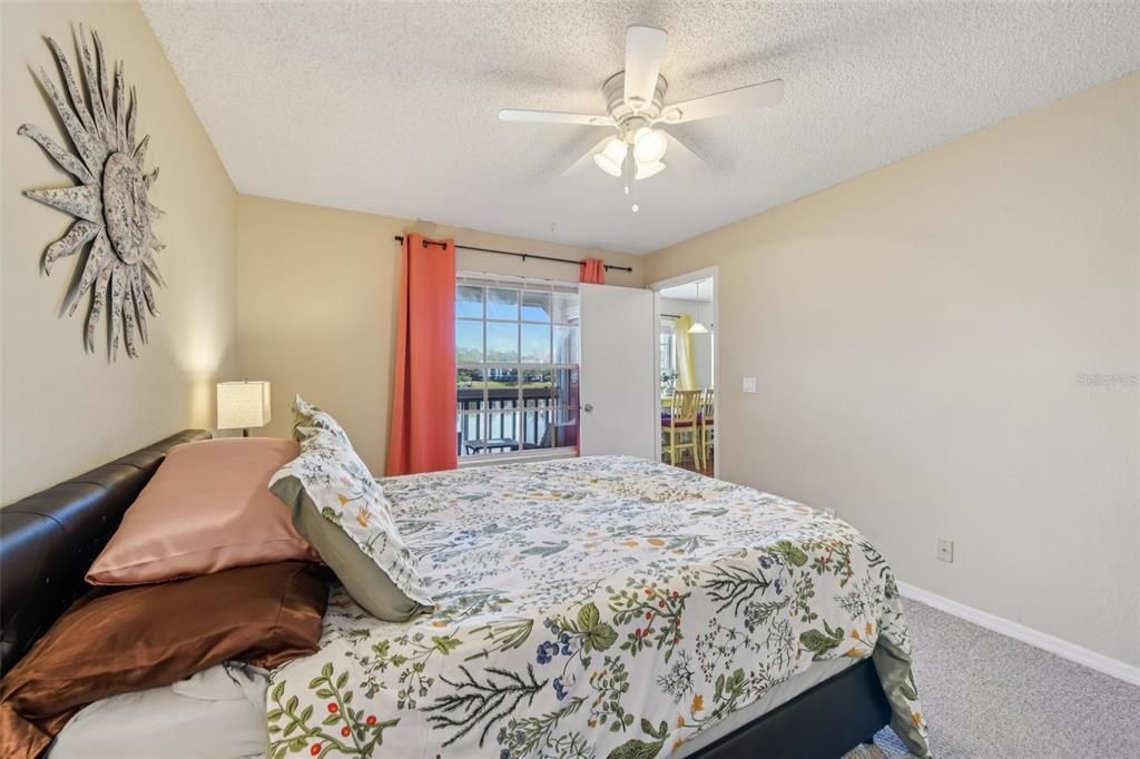 For Sale: $160,000 (2 beds, 2 baths, 934 Square Feet)