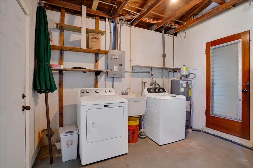 На продажу: $449,000 (2 спален, 2 ванн, 1464 Квадратных фут)