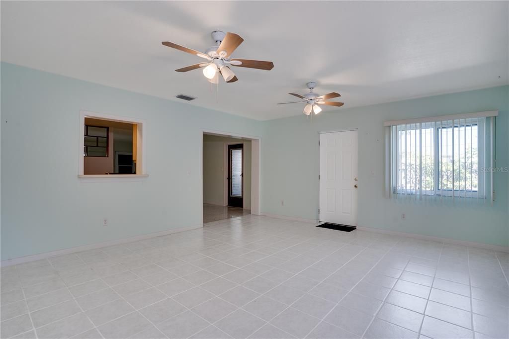 На продажу: $449,000 (2 спален, 2 ванн, 1464 Квадратных фут)