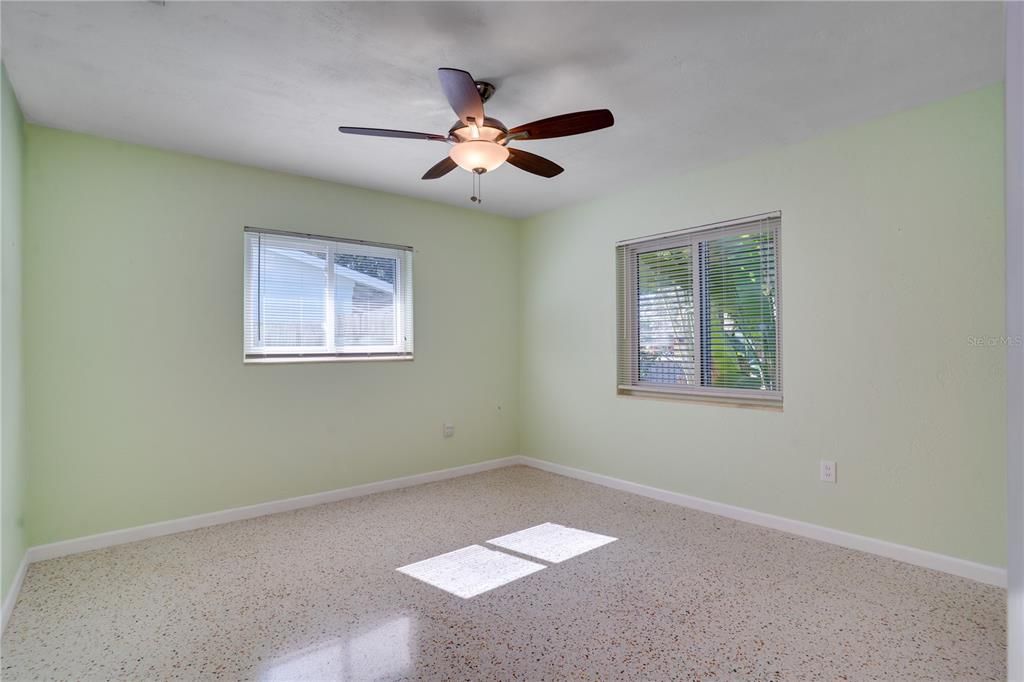 На продажу: $449,000 (2 спален, 2 ванн, 1464 Квадратных фут)