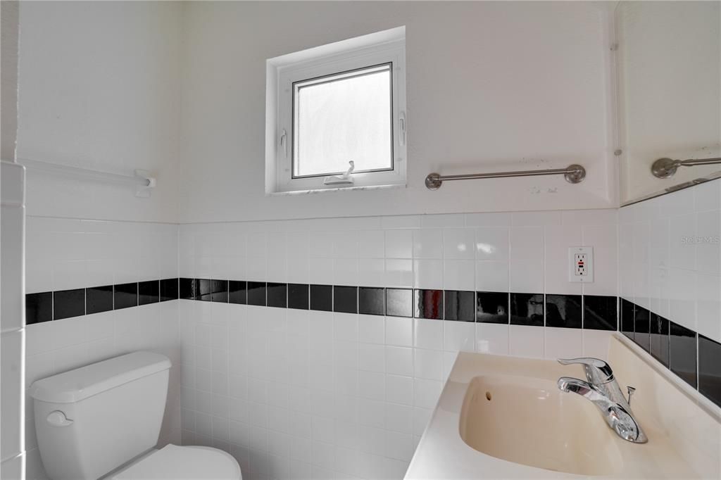 На продажу: $449,000 (2 спален, 2 ванн, 1464 Квадратных фут)