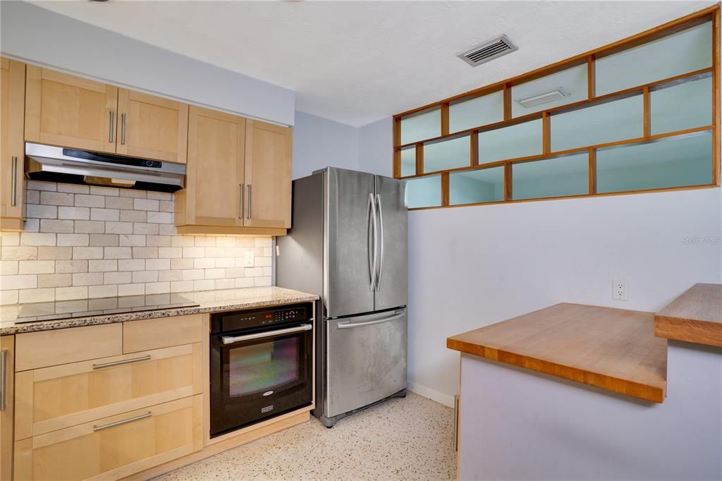 На продажу: $449,000 (2 спален, 2 ванн, 1464 Квадратных фут)