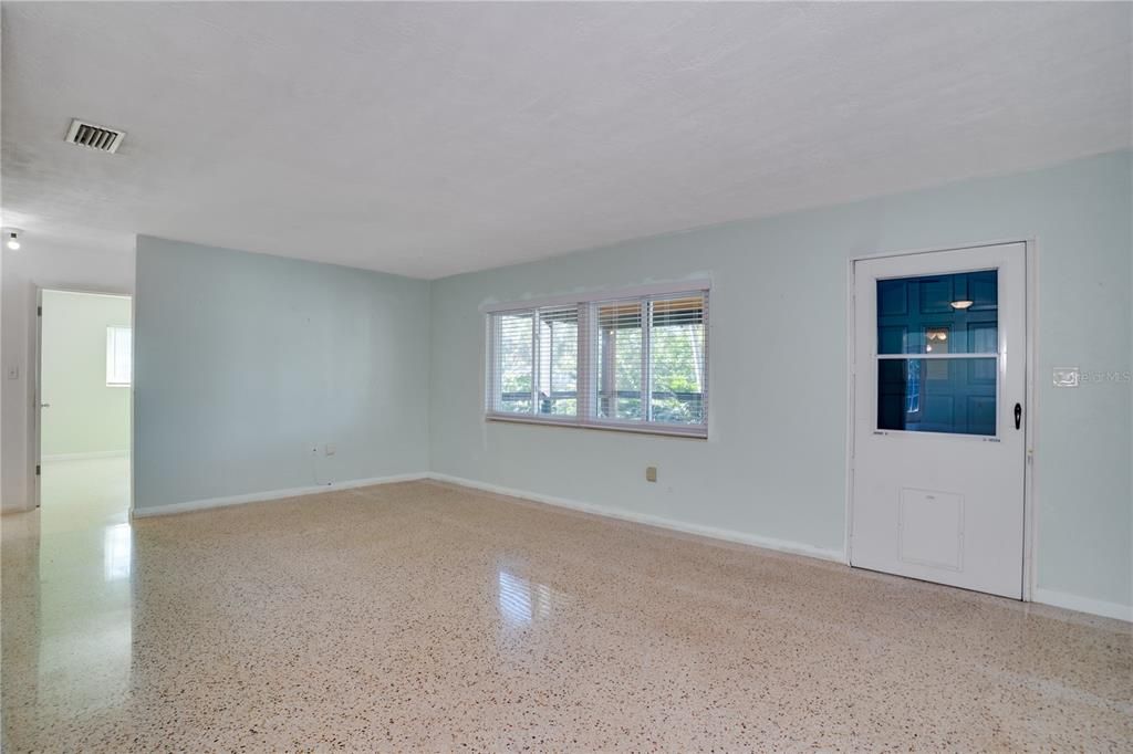 На продажу: $449,000 (2 спален, 2 ванн, 1464 Квадратных фут)