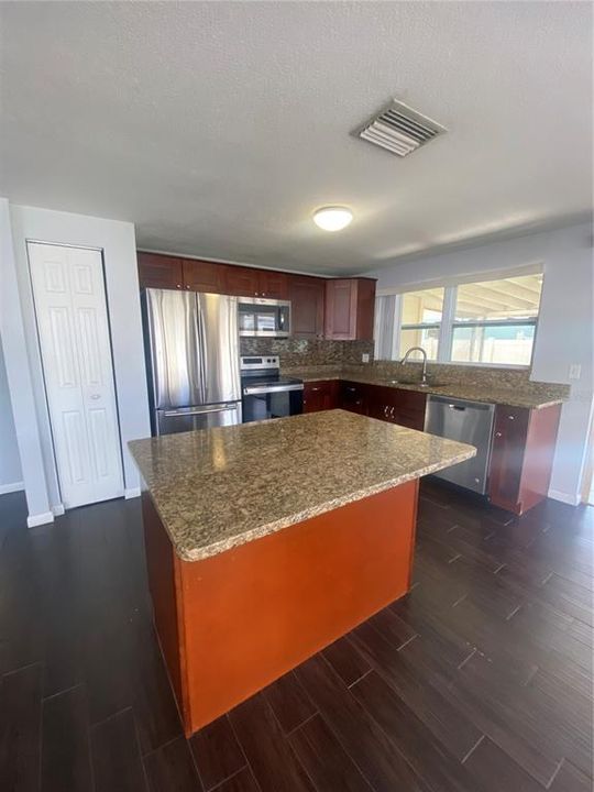 En Renta: $2,400 (3 camas, 2 baños, 1709 Pies cuadrados)