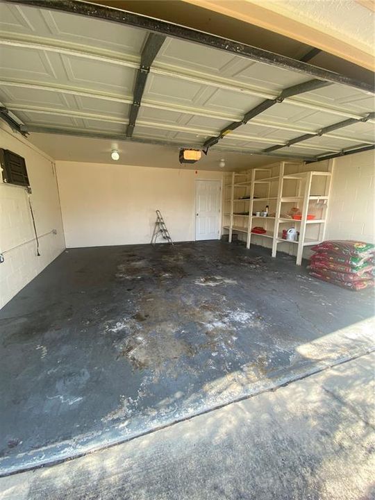 Active With Contract: $2,400 (3 beds, 2 baths, 1709 Square Feet)