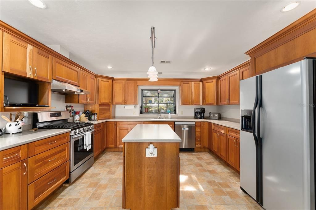 For Sale: $723,000 (4 beds, 3 baths, 3293 Square Feet)