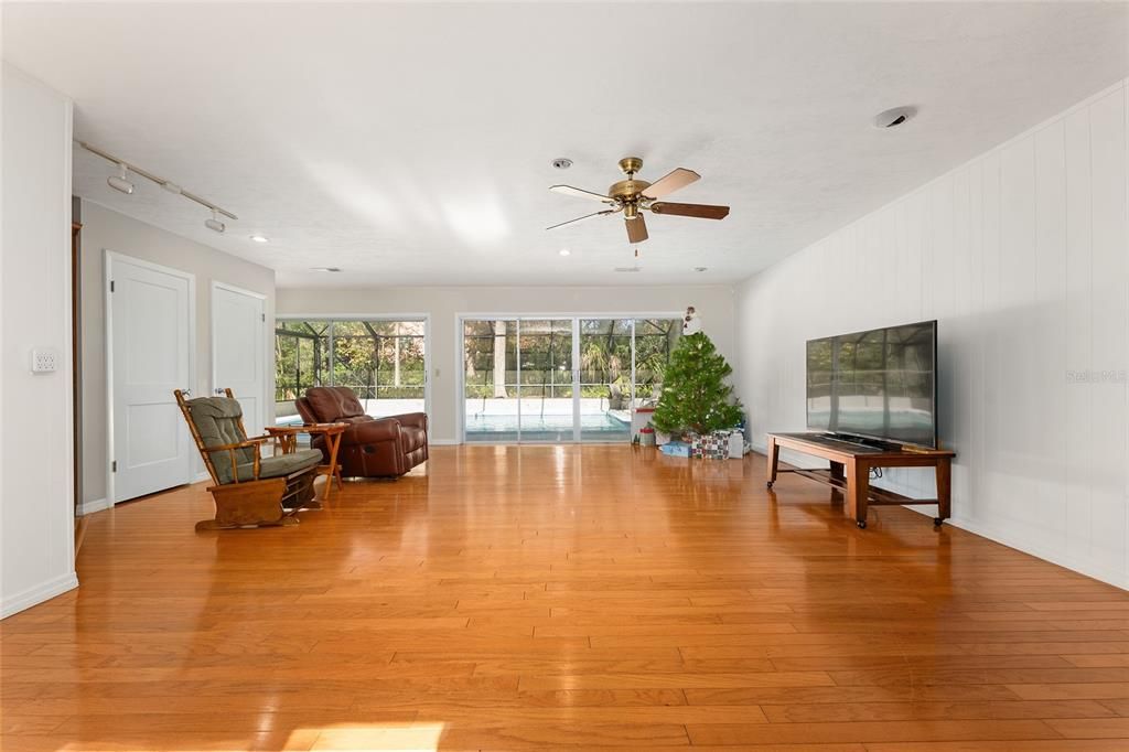 For Sale: $723,000 (4 beds, 3 baths, 3293 Square Feet)