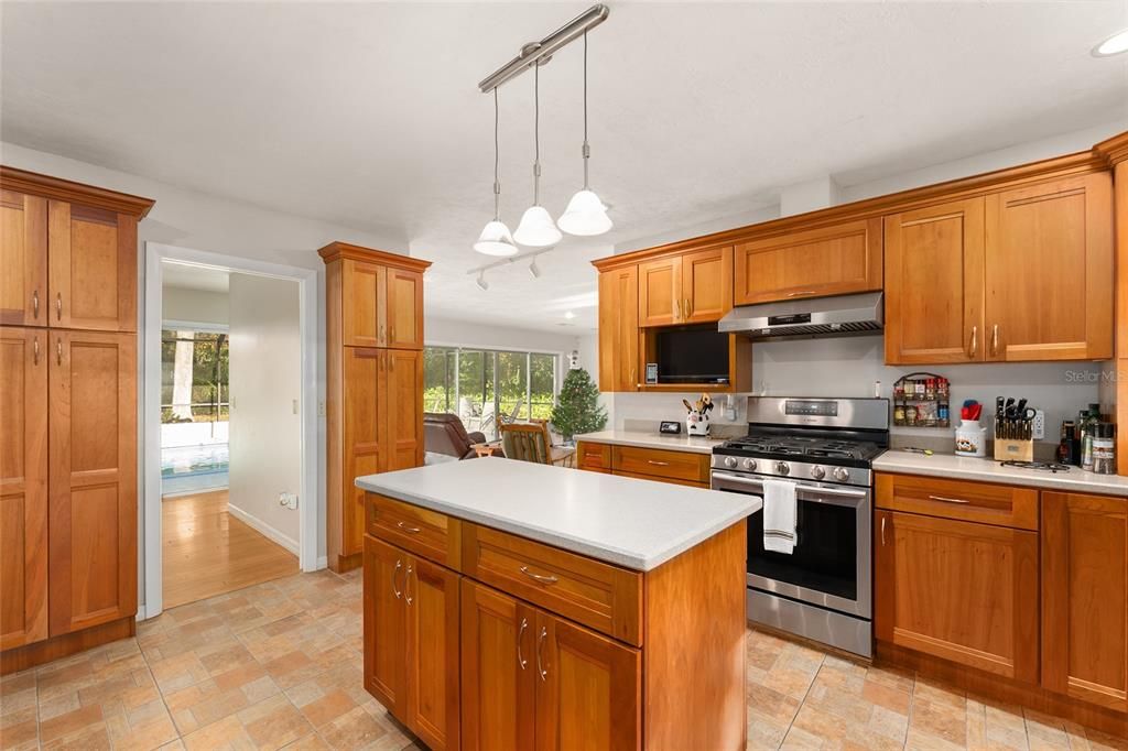 For Sale: $723,000 (4 beds, 3 baths, 3293 Square Feet)