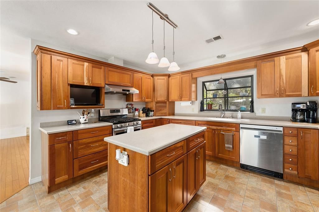 For Sale: $723,000 (4 beds, 3 baths, 3293 Square Feet)