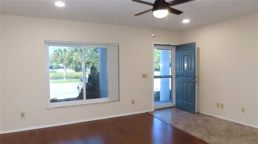 For Sale: $222,000 (2 beds, 2 baths, 1210 Square Feet)