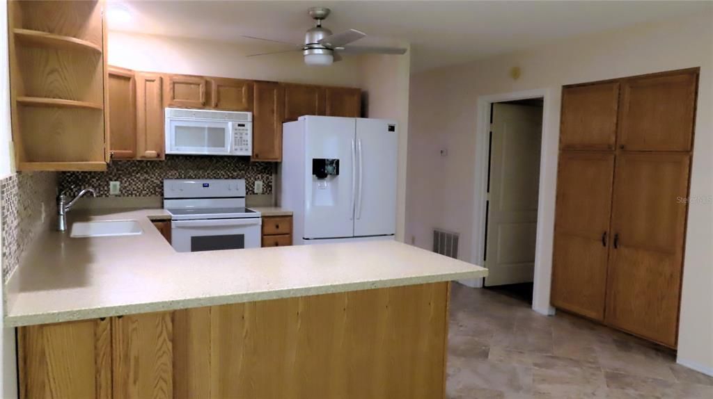 For Sale: $222,000 (2 beds, 2 baths, 1210 Square Feet)