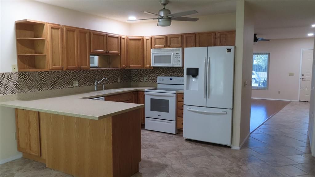 For Sale: $222,000 (2 beds, 2 baths, 1210 Square Feet)