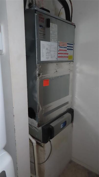 For Sale: $222,000 (2 beds, 2 baths, 1210 Square Feet)