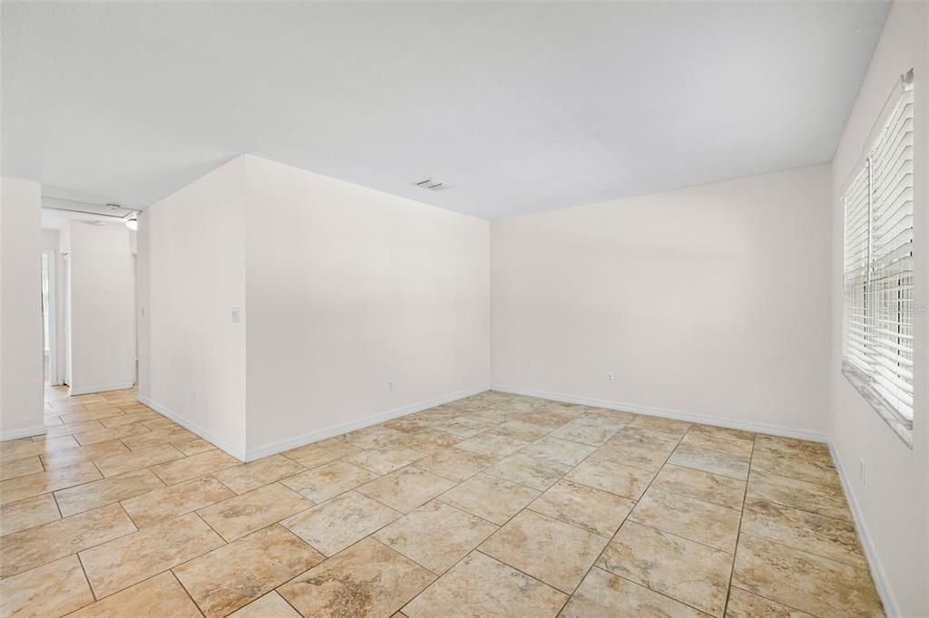 待售: $399,000 (4 贝兹, 2 浴室, 1235 平方英尺)