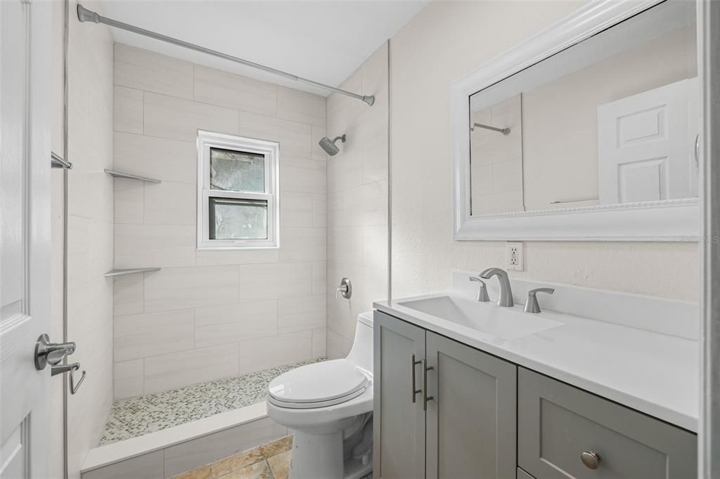 待售: $399,000 (4 贝兹, 2 浴室, 1235 平方英尺)