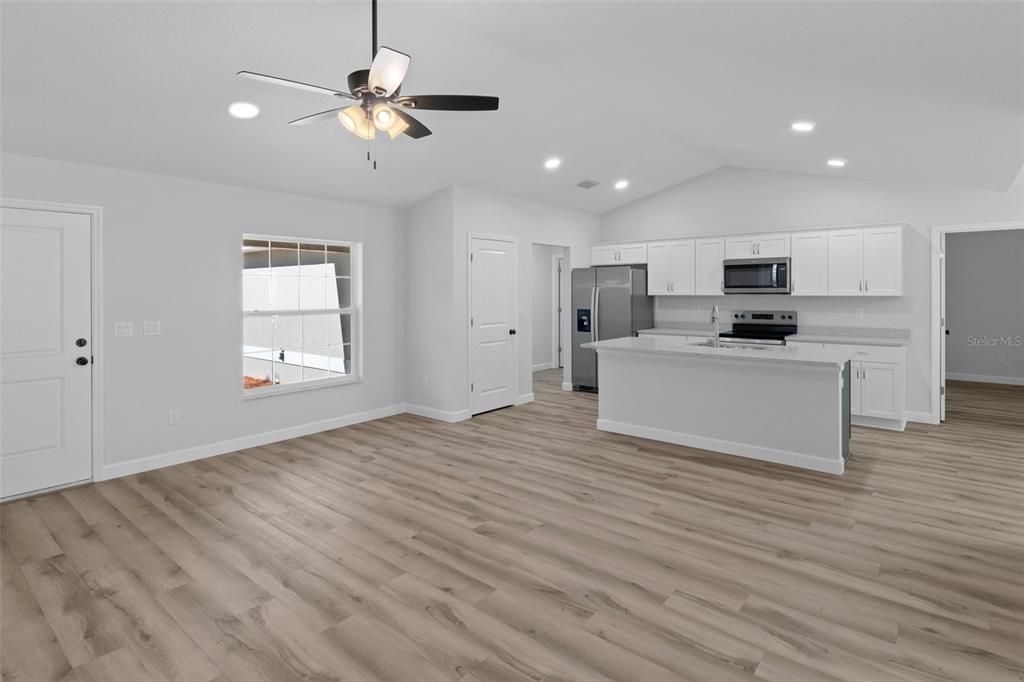 На продажу: $269,900 (3 спален, 3 ванн, 1462 Квадратных фут)