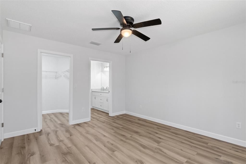 На продажу: $269,900 (3 спален, 3 ванн, 1462 Квадратных фут)