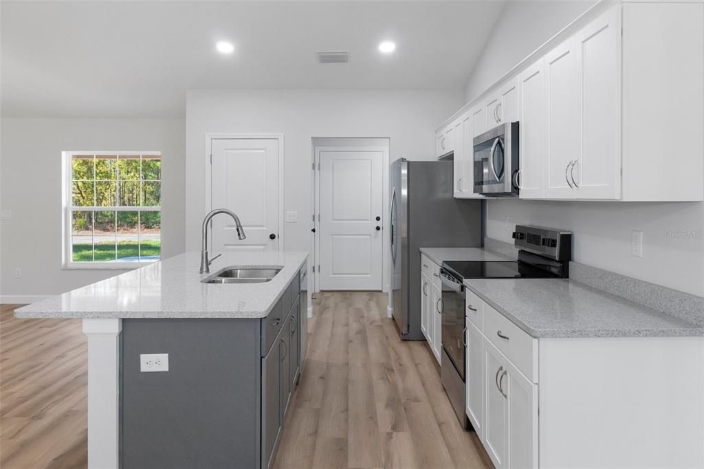 На продажу: $269,900 (3 спален, 3 ванн, 1462 Квадратных фут)