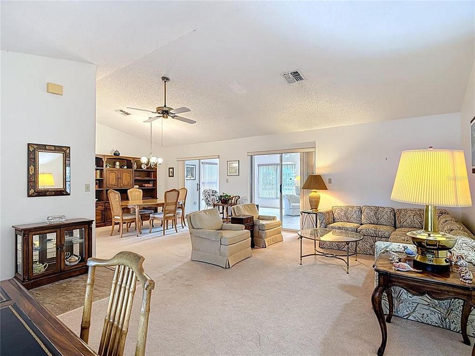 En Venta: $300,000 (2 camas, 2 baños, 1621 Pies cuadrados)