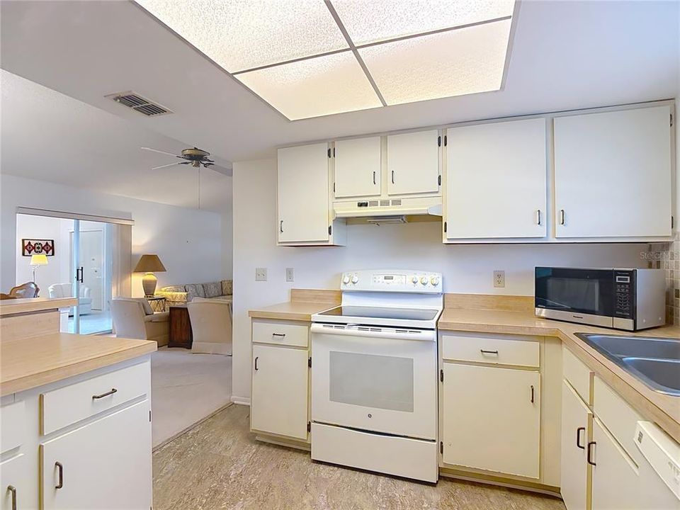 En Venta: $300,000 (2 camas, 2 baños, 1621 Pies cuadrados)