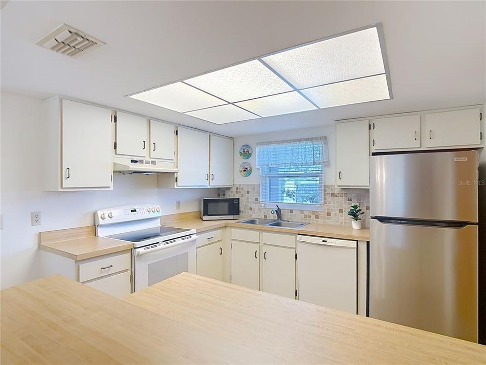 En Venta: $300,000 (2 camas, 2 baños, 1621 Pies cuadrados)