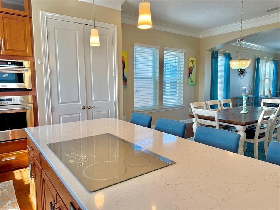 На продажу: $949,000 (3 спален, 3 ванн, 3118 Квадратных фут)