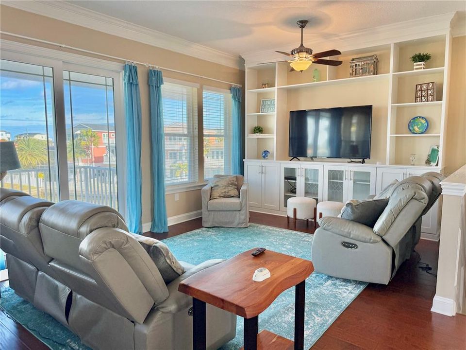 На продажу: $949,000 (3 спален, 3 ванн, 3118 Квадратных фут)