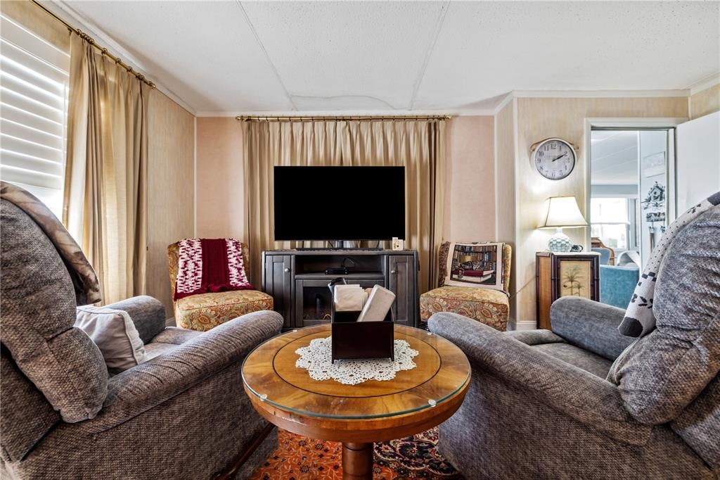 For Sale: $149,000 (3 beds, 1 baths, 1404 Square Feet)