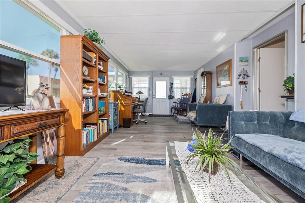 For Sale: $149,000 (3 beds, 1 baths, 1404 Square Feet)